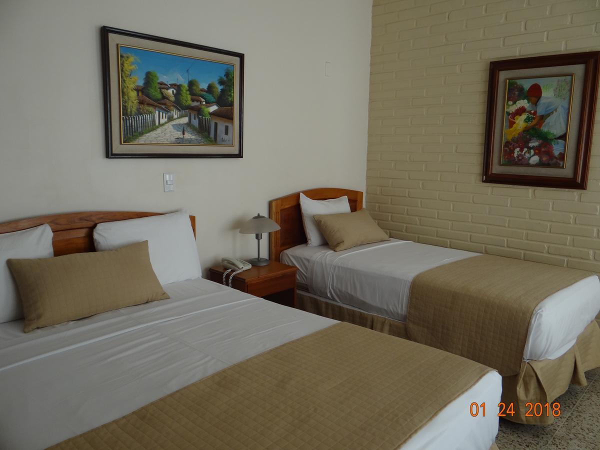 Hotel Mac Arthur เตกูซิกัลปา ภายนอก รูปภาพ